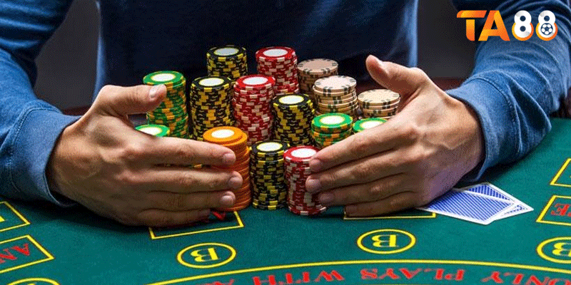 Baccarat là trò chơi so điểm giữa Banker và Player